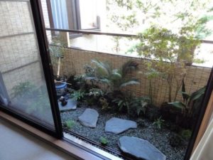 Amenager-sa-terrasse-mini-jardin-japonais